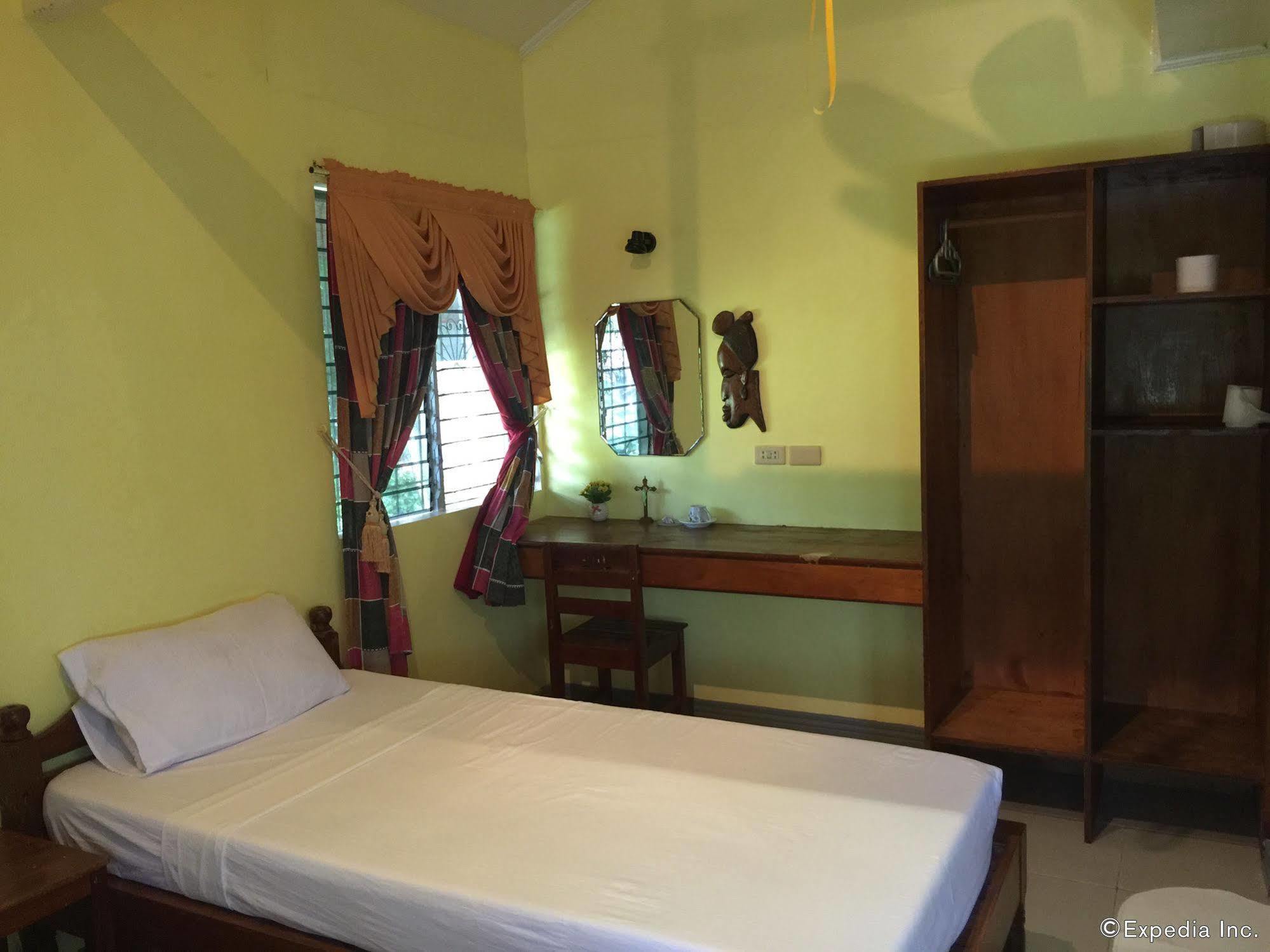 Reddoorz Premium @ Flower Beach Anda Anda  Exterior foto